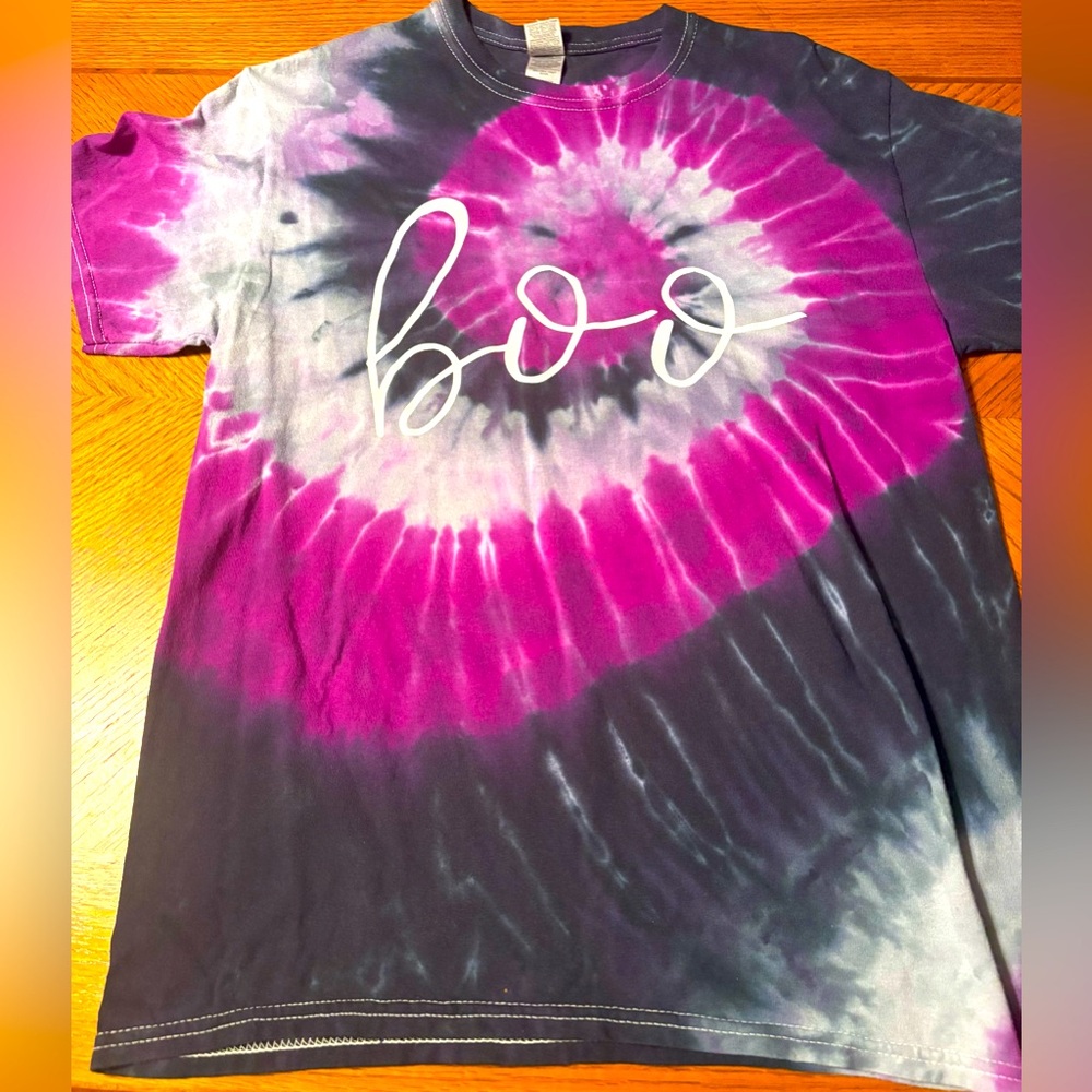 New Halloween Purple and Gray Tie-Dye Boo Short Sleeve Tee size medium